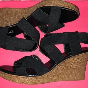 Black elastic wedges
